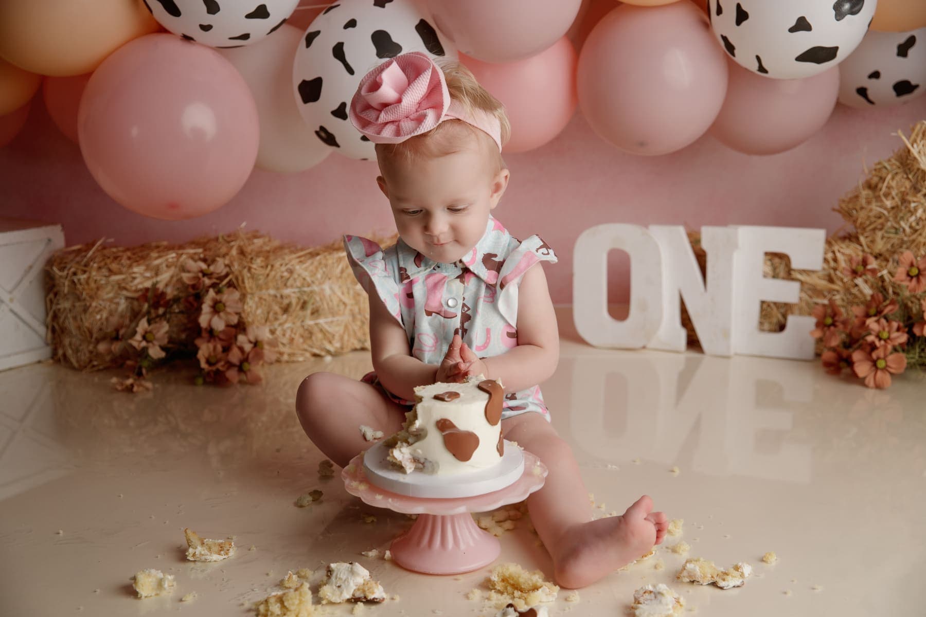 Cake smash photography in Lodi, CA by Jesica Allen Photography