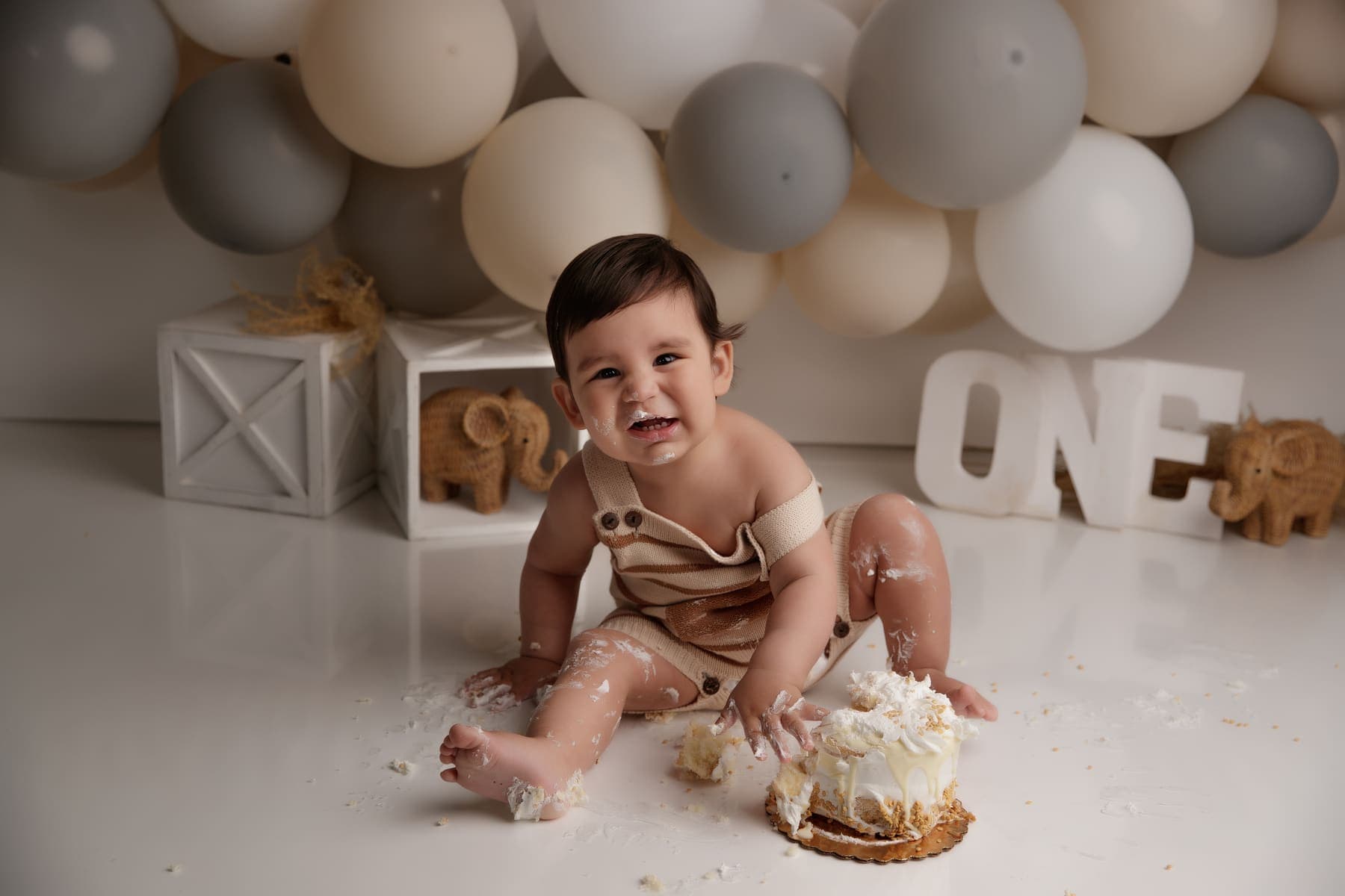 Cake smash photography in Lodi, CA by Jesica Allen Photography