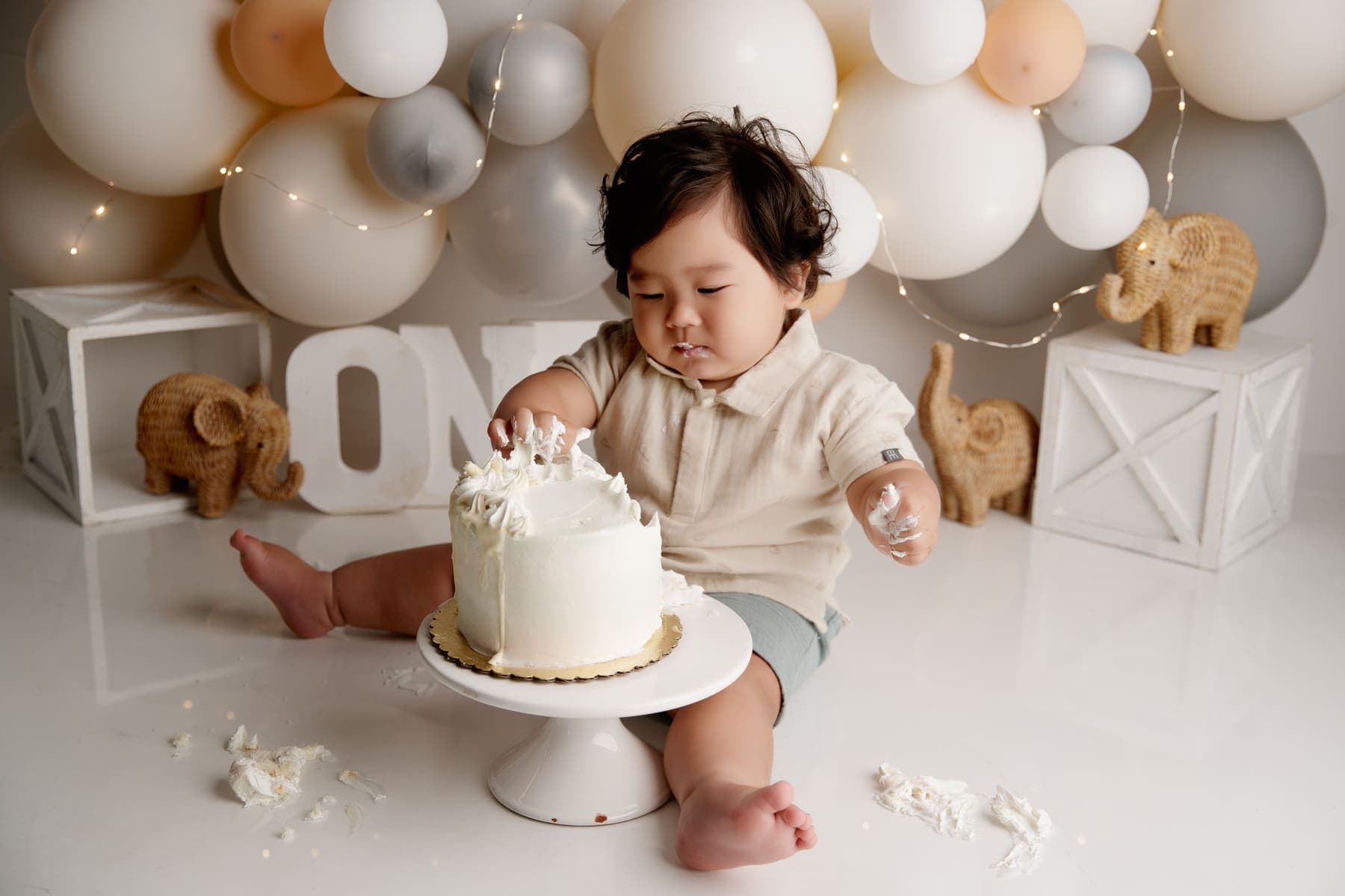 Cake smash photography in Lodi, CA by Jesica Allen Photography