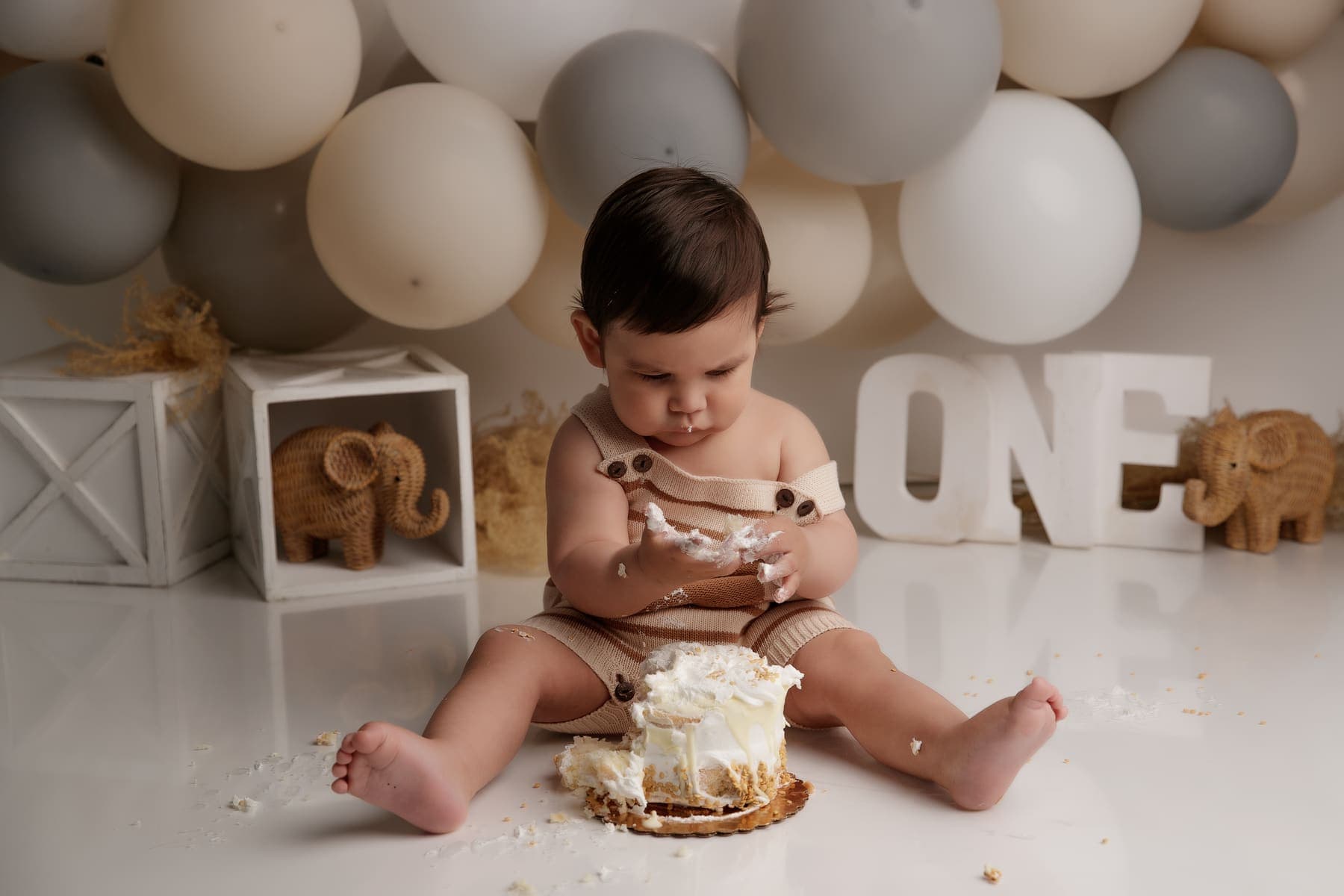 Cake smash photography in Lodi, CA by Jesica Allen Photography