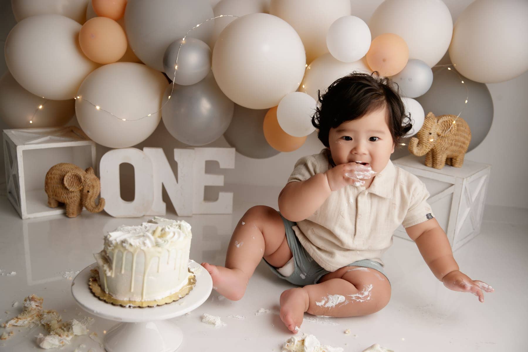 Cake Smash photography in Lodi, CA by Jesica Allen Photography