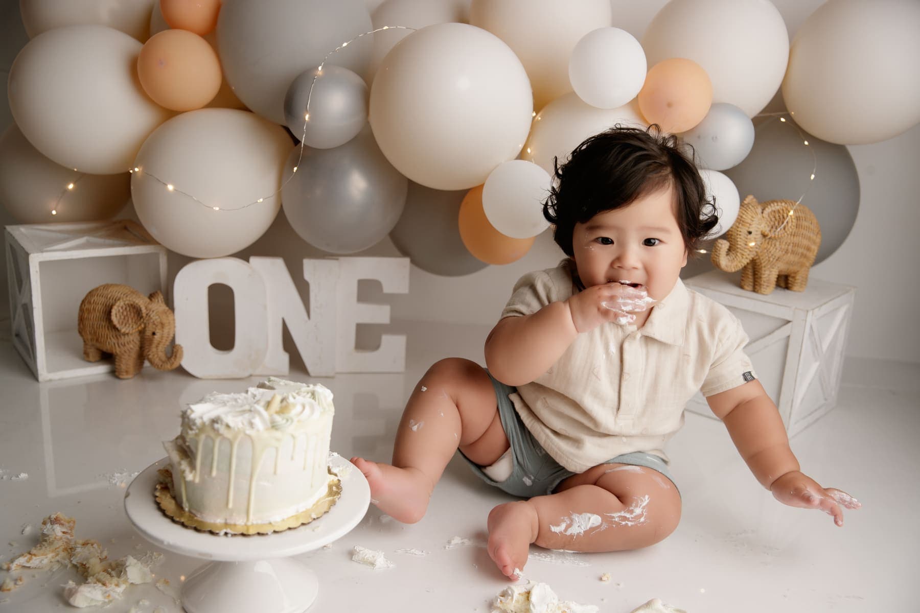 Cake smash photography in Lodi, CA by Jesica Allen Photography